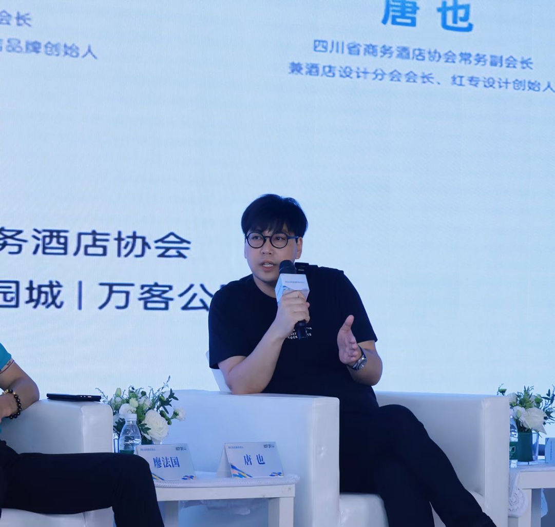 黄桃视频APP污最新版 論道酒店